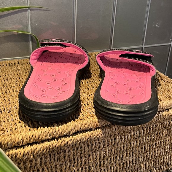 UNDER ARMOUR Slides Size 5 Barbie Pink and Black Beach Pool - Picture 7 of 12